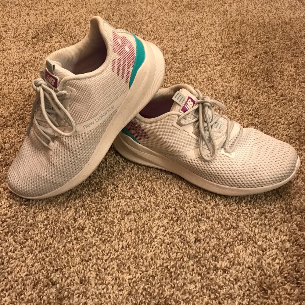 NEW BALANCE | Athletic Shoes Size 7